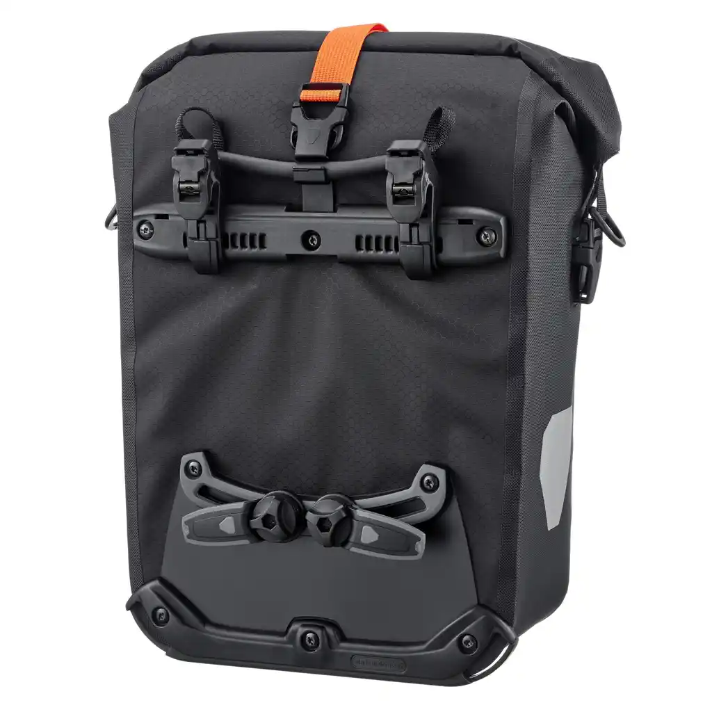 ORTLIEB Gravel-Pack Black Matt Fahrradtasche, Rückansicht, bei Bag-Age