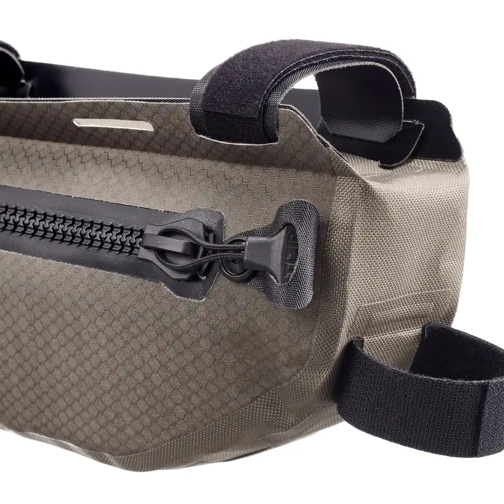 ORTLIEB Frame-Pack Toptube Dark Sand Rahmentasche, Detailansicht, bei Bag-Age