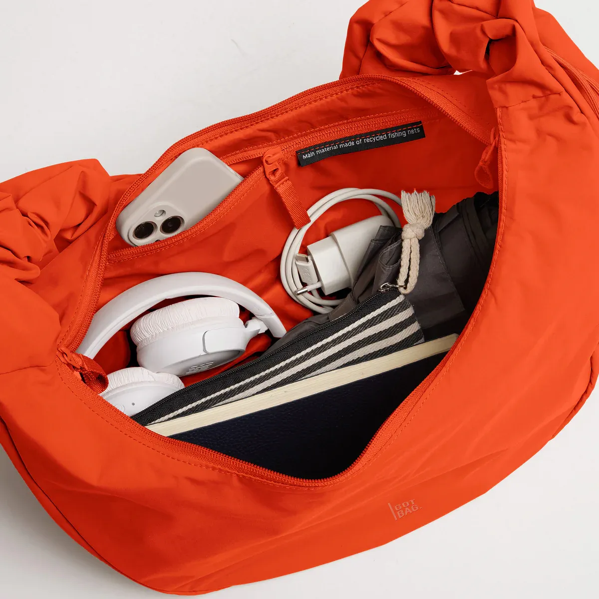 GOT BAG Moon Bag Ruffle Vichy Hot Coral Monochrome – Seitenansicht | nachhaltig | Bag-Age