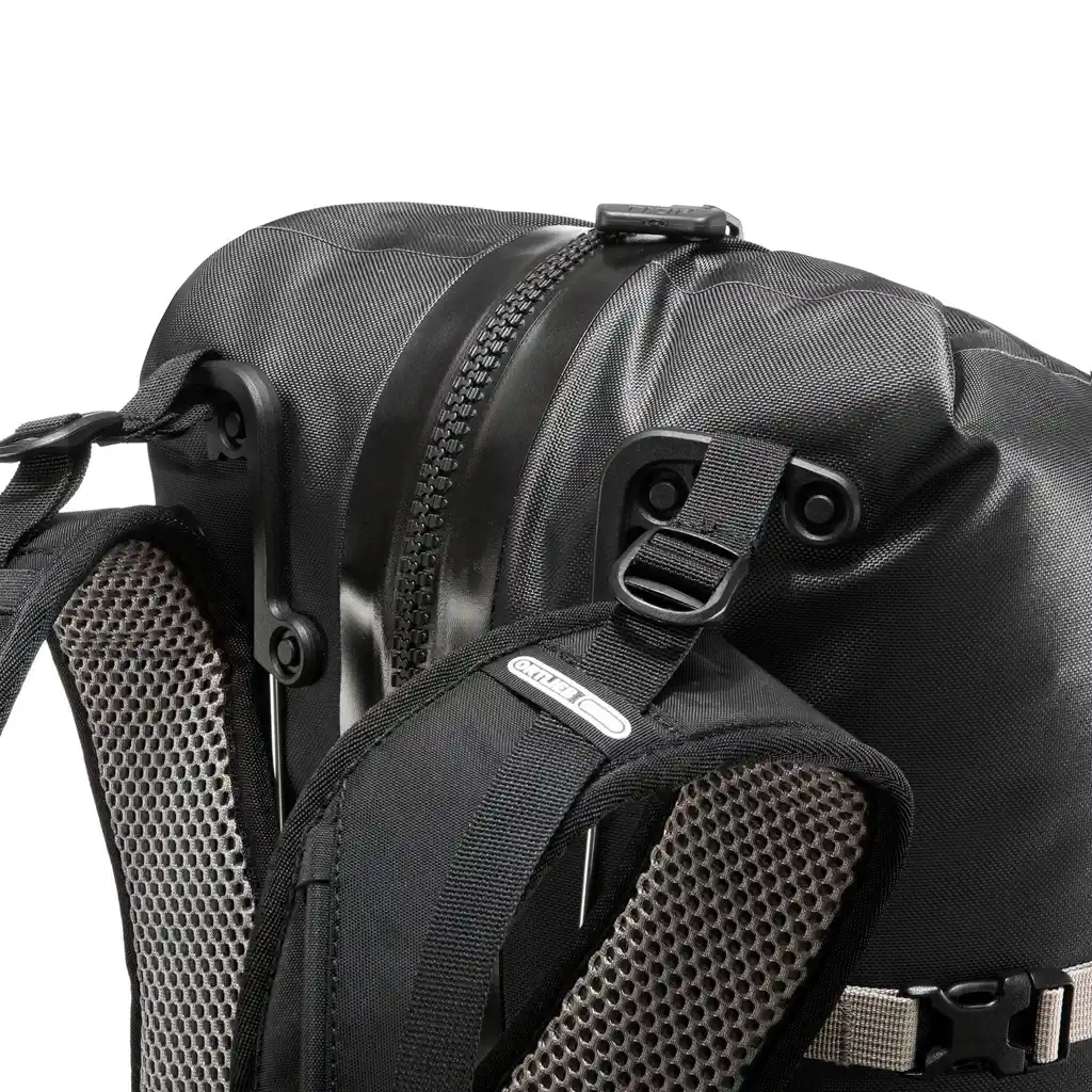 ORTLIEB Atrack Black Reiserucksack, Detailansicht, bei Bag-Age