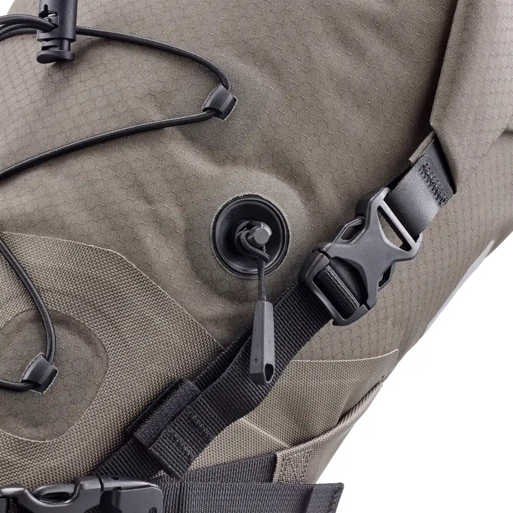 ORTLIEB Seat-Pack Dark Sand Satteltasche, Detailansicht, bei Bag-Age