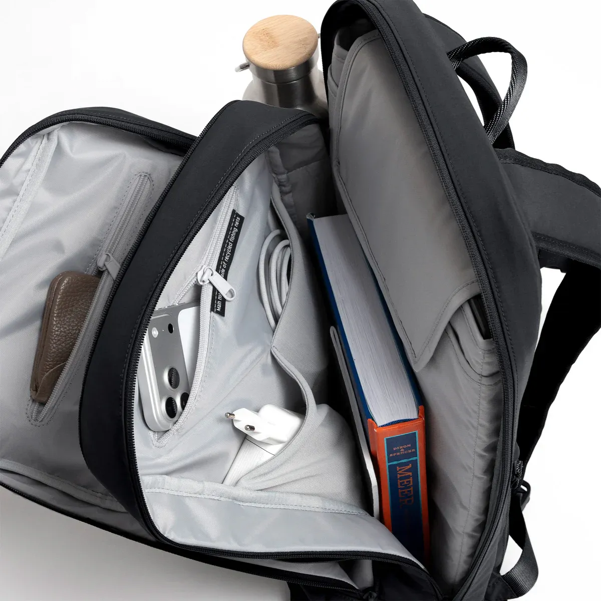 GOT BAG Commuter Pack Shark Monochrome – Seitenansicht 1 | nachhaltig | Bag-Age