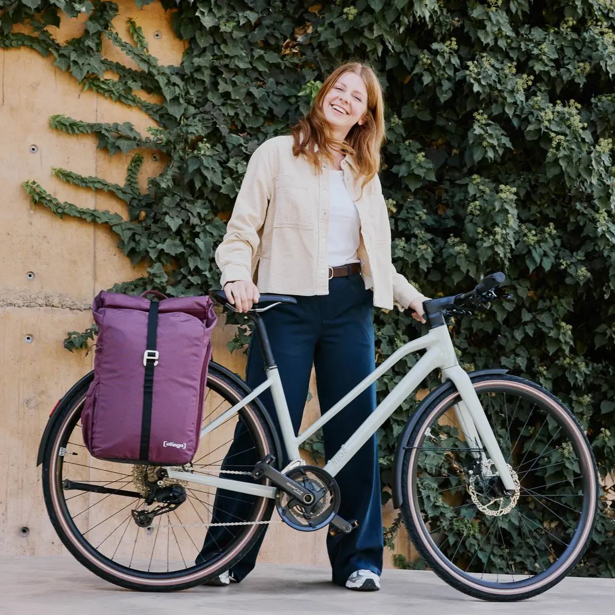 otinga Flip V3 aubergine-rot für Pendeln & Alltag in der Stadt - mit Laptopfach, Fair-Trade-zertifiziert, bei Bag-Age Berlin.