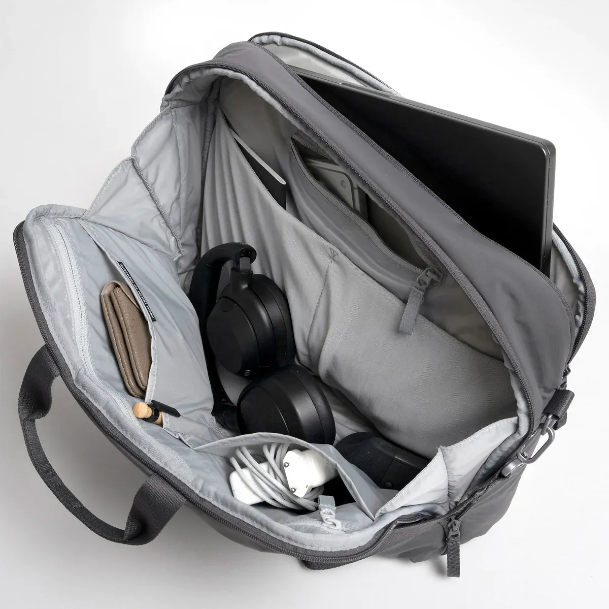 GOT BAG Commuter Bag Shark Monochrome – Seitenansicht | nachhaltig | Bag-Age