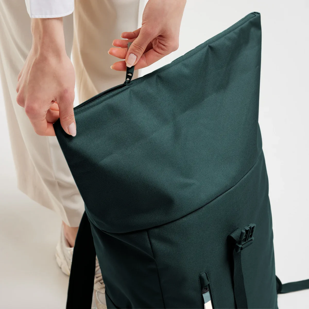 GOT BAG Rolltop Easy Sea Teal Monochrome – geöffnet 1 | nachhaltig | Bag-Age