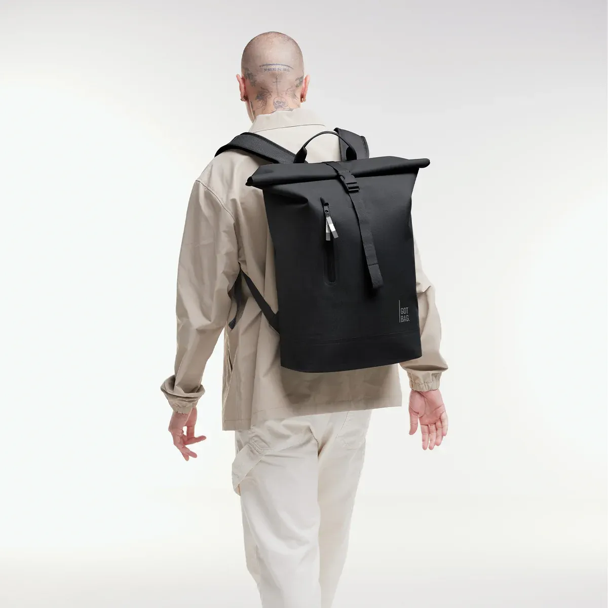 GOT BAG Rolltop Lite 2.0 Black Monochrome – Lifestyle-Foto 1 | nachhaltig | Bag-Age