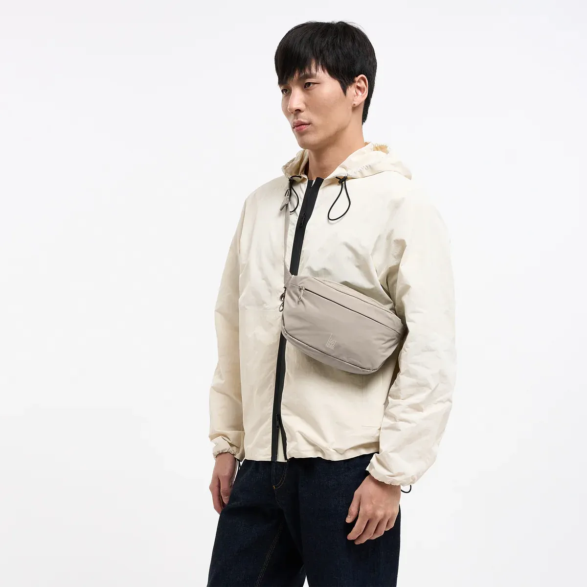 GOT BAG Adapt Sling Bag Scallop Monochrome – Lifestyle-Foto 1 | nachhaltig | Bag-Age