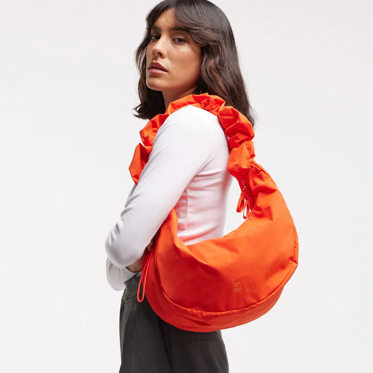 GOT BAG Moon Bag Ruffle Vichy Hot Coral Monochrome – Lifestyle-Foto 3 | nachhaltig | Bag-Age