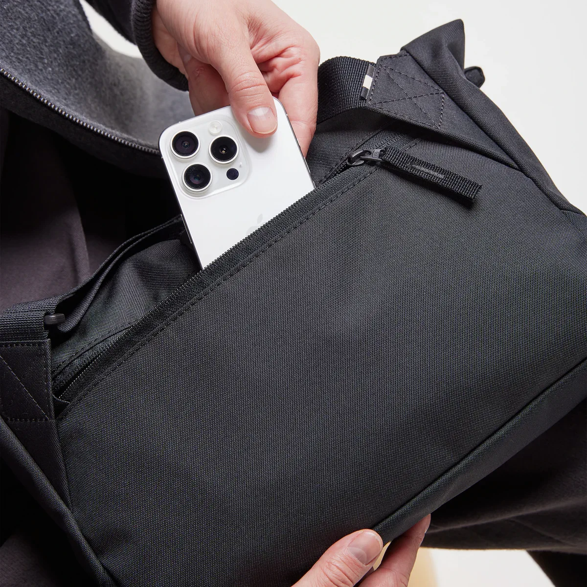 GOT BAG Messenger Bag Black Monochrome – Produktbild | nachhaltig | Bag-Age
