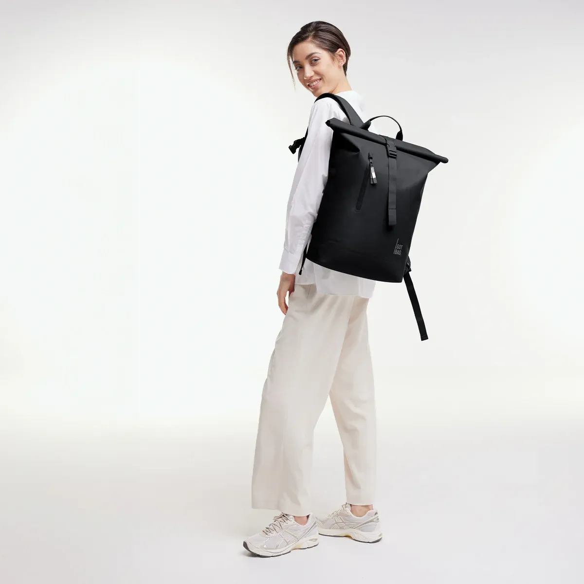GOT BAG Rolltop Lite 2.0 Black Monochrome – Lifestyle-Foto 2 | nachhaltig | Bag-Age