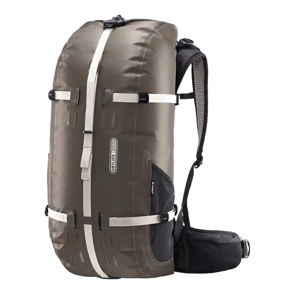 ORTLIEB Atrack Dark Sand Reiserucksack, Vorderansicht, bei Bag-Age