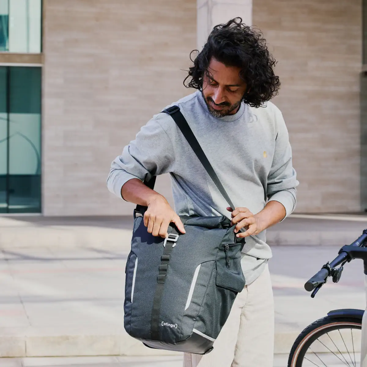 otinga Guard schwarz: Fahrradtasche, 100% wasserdicht, 2-in-1 Fahrradtasche und Rucksack. Bei Bag-Age Berlin kaufen.