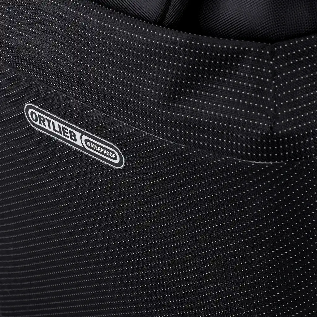 ORTLIEB Vario 26L Black Reflective Convertible Backpack Pannier, Detailansicht, bei Bag-Age