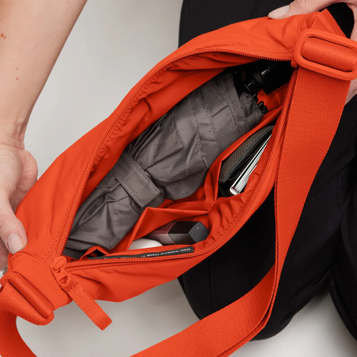 GOT BAG Cloud Moon Bag Small Hot Coral Monochrome – Produktbild | nachhaltig | Bag-Age
