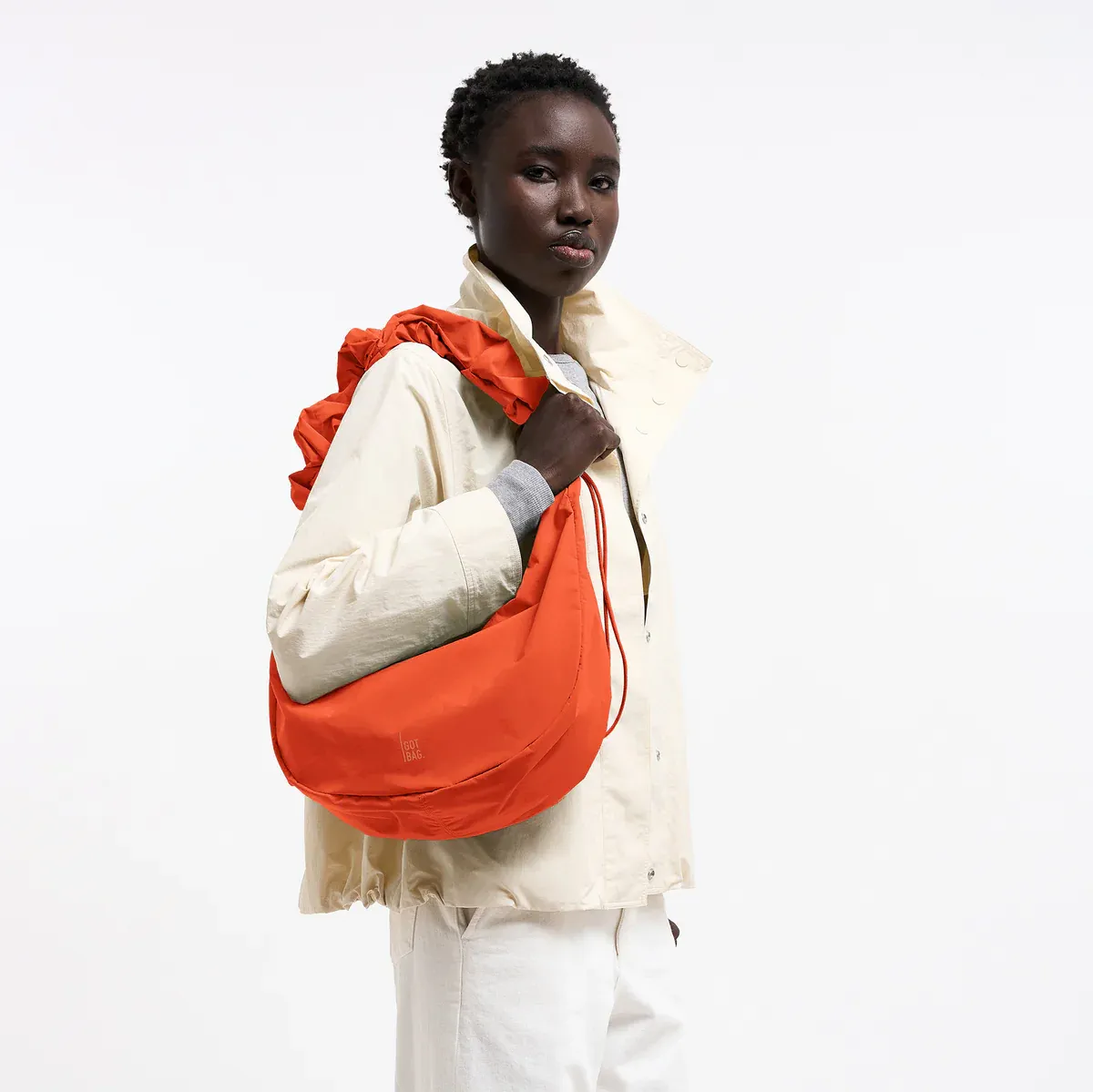 GOT BAG Moon Bag Ruffle Vichy Hot Coral Monochrome – Lifestyle-Foto 1 | nachhaltig | Bag-Age
