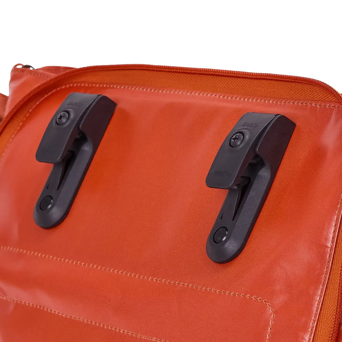 otinga Shopper V3 shiny-nova-orange, recyceltes PES-Gewebe, PU-beschichtet, 100% wasserdicht, Rucksack bei Bag-Age Berlin.